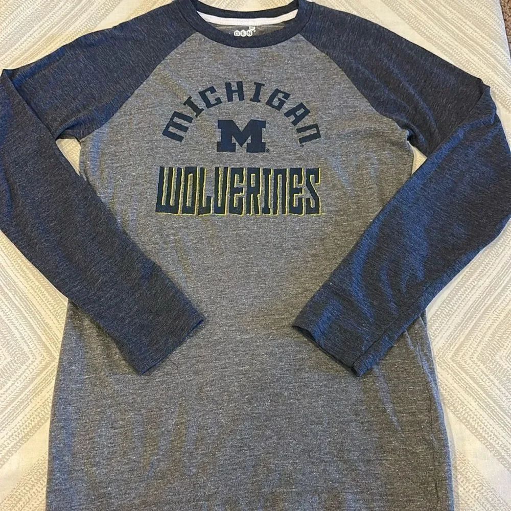 Gen2 Boys Grey & Navy Blue University of Michigan Raglan Long-sleeve Shirt